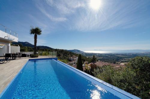 Casa Blanca - Exclusive villa with infinity pool and panoramic views gîte à louer Castell d'en Bufalaranya