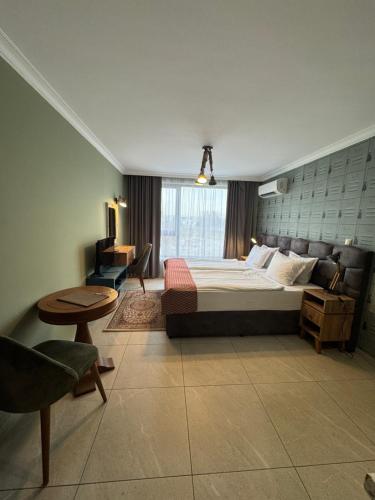 Avenue Hotel - Free Parking - image 19