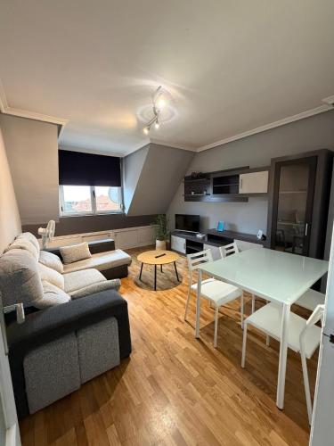 Koplietošanas atpūtas telpa ar TV, Vivienda turística tu hogaren la virgenVUT-LE-1140 (Vivienda turistica tu hogaren la virgenVUT-LE-1140) in Virgen Del Camino