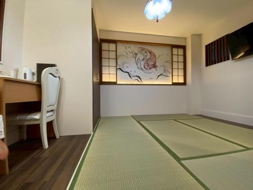 room detail thumbnail 2