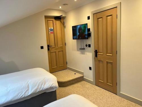 Cross Pipes Tavern and Rooms 2