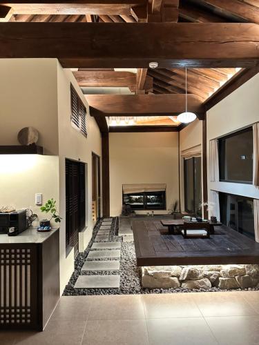 Stay Musso - Traditional Hanok with Private Jacuzzi - Jeonju-si