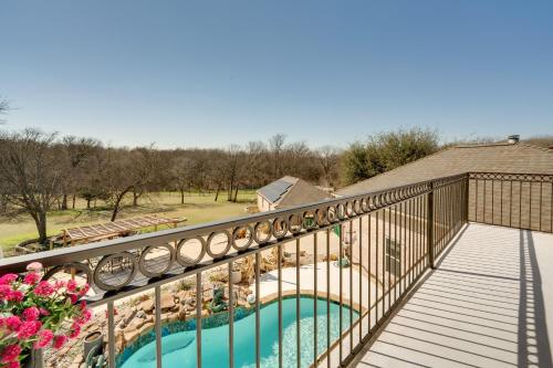 Explore Cedar Hill State Park! Apt w/ Pool Access in Cedar Hill