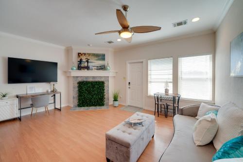 Explore Cedar Hill State Park! Apt w/ Pool Access in Cedar Hill