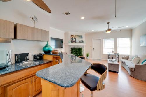 Explore Cedar Hill State Park! Apt w/ Pool Access in Cedar Hill