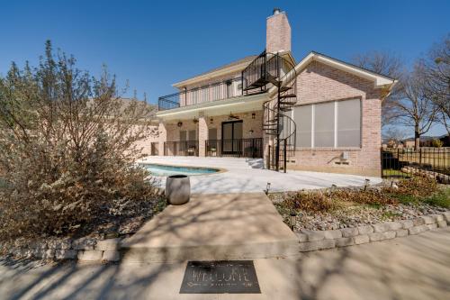 Explore Cedar Hill State Park! Apt w/ Pool Access in Cedar Hill