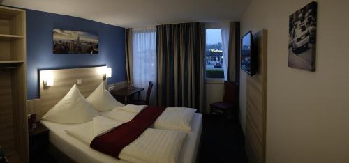 Motel 44 - image 14