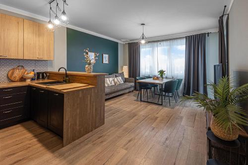 SECOND HOME Lubawa - 3 pokoje, 5 łóżek, Netflix i Max, parking, winda (SECOND HOME Lubawa - 3 pokoje, 5 lozek, Netflix i Max, parking, winda) in Lubawa