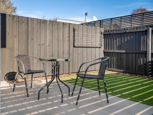 Warmth of Warrington Sleeps 4 with carpark in Mairehau