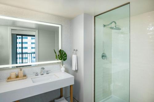 Clarion Resort Fontainebleau Hotel Oceanfront - image 24