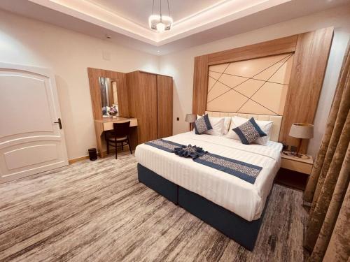 1 queen bed, 1 sofa bed