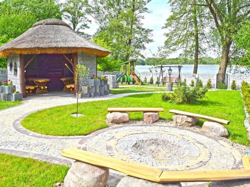Dārzs, Comfortable house with a view of the lake in Mocki