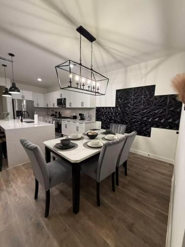 Ēdiens un dzērieni, Spacious 3BR Gated Duplex with Resort Amenities in Deitona (TX)