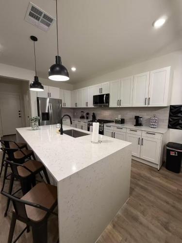 Spacious 3BR Gated Duplex with Resort Amenities in Deitona (TX)