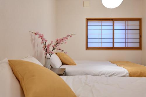 天王寺 - USJ 30 min, Direct KIX, 5min to station - XS32