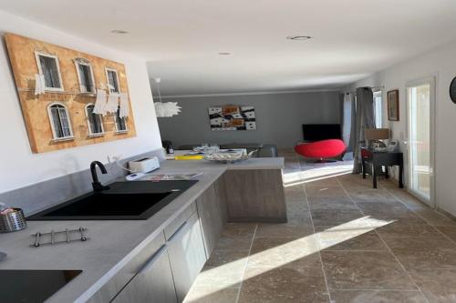virtuve, Villa Alba Sunlit Comfort in Lirac in Lirac
