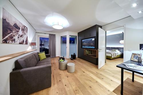 TWO TIMEZ - Boutique Hotel - with AC, Zell am See