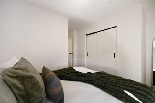 Moke Retreat Queenstown - with parking - main image