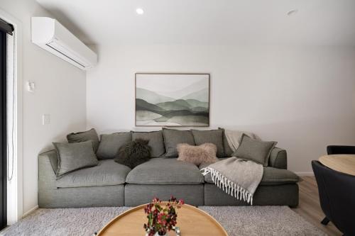 Moke Retreat Queenstown - with parking - image 14