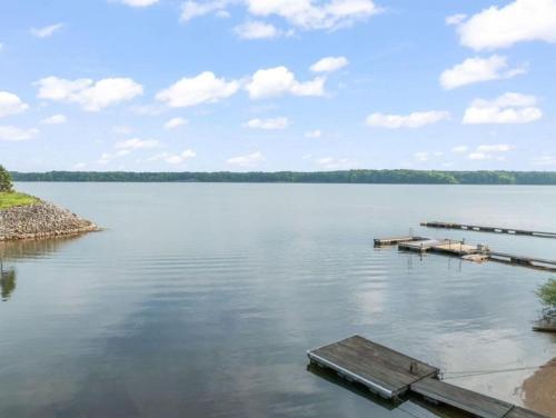 . Dockside Dreamz 1 with beach and dock