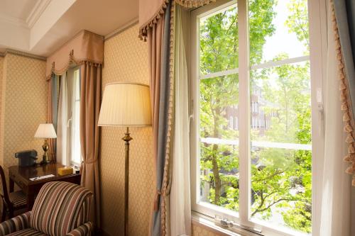 room detail thumbnail 2