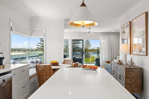 The Boardwalk - Oceanview Unit on Bulcock Beach – khách sạn tại Caloundra và Bãi Biển Kings