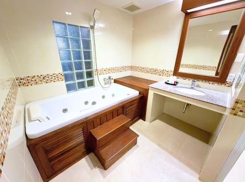 room detail thumbnail 2