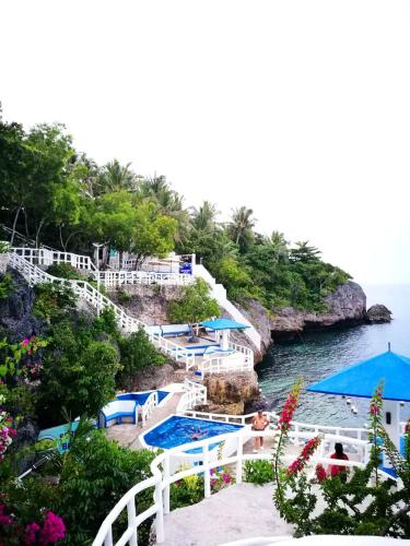 SERENITY BAYSIDE RESORT in Tabogon