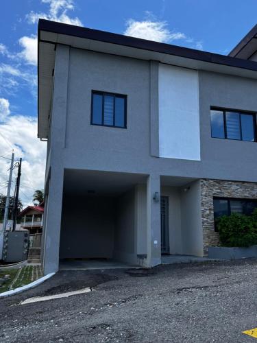 South Modern Magic in San Fernando