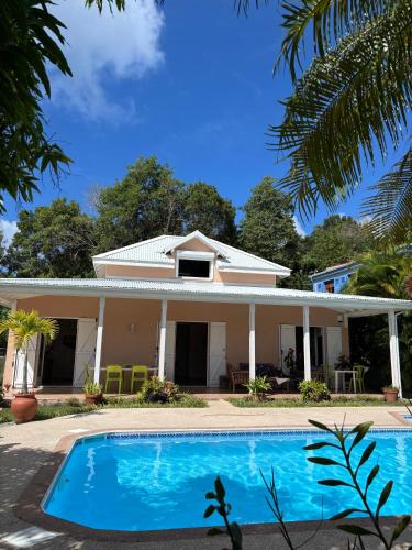 KAZA MANGO - Villa Créole – khách sạn tại Le Lamentin