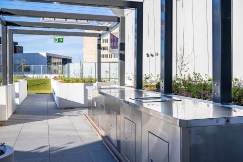 Woden Heaven Near Hospital n Westfield Parking - image 5