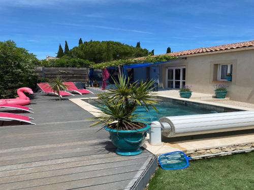 Peldbaseins, Villa Alba Sunlit Comfort in Lirac in Lirac