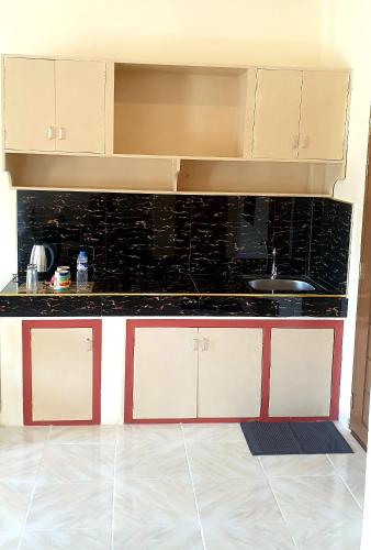 Kitchen, Secret Garden Inn in Magugpo South