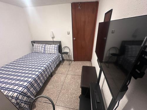 Habitación privada en departamento habitado, IDEAL para venir a conciertos, y a 15 minutos caminando del Estadio GNP, del Palacio de los Deportes, del Autódromo y del Metro Velódromo