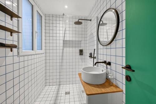Quartier Les Marais 1 Bedroom Apartment with Netflix - image 7