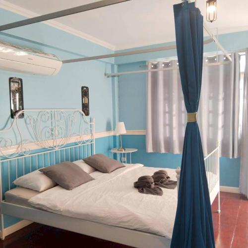 room detail thumbnail 0