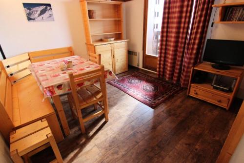 Résidence Reine Blanche - 2 PIECES 4 PERSONNES AVEC CHAMBRE AVEC BALCON SUD OUEST MAE-7621 – khách sạn tại Val Thorens