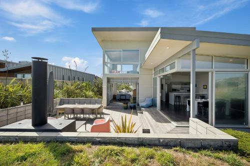 Peka Peka Beach House - Waikanae Holiday Home - Waikanae