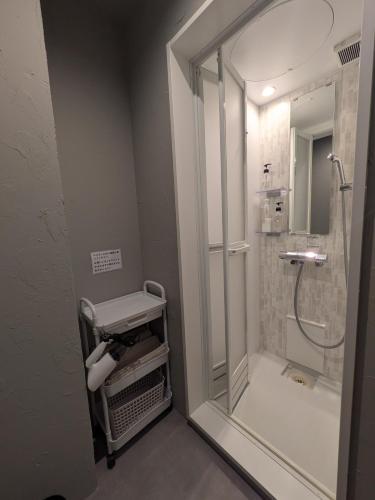 Shower, Hostel x Hair ie in Hadano