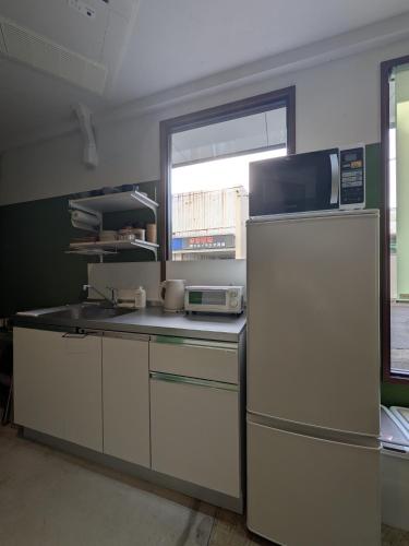Kitchen, Hostel x Hair ie in Hadano