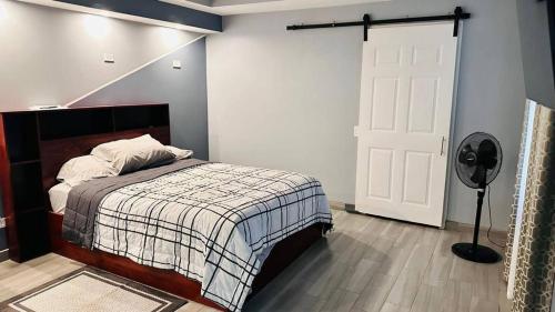 Bed, 3 bed 2 bath 15 min from airport in Birri De Santa Barbara