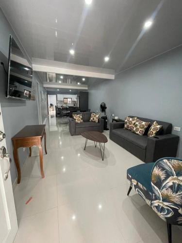 3 bed 2 bath 15 min from airport in Birri De Santa Barbara