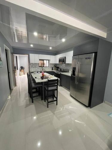 3 bed 2 bath 15 min from airport in Birri De Santa Barbara