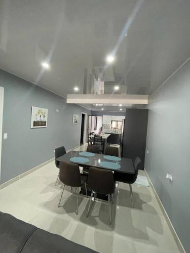3 bed 2 bath 15 min from airport in Birri De Santa Barbara