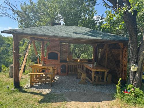 Apple Tree Cabin (Friendship Land) in Valea Mare Pravat
