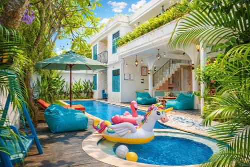Villa Tyche Luxury 4BR Pool Villa Walk to Double Six Beach & Eat Street, Bali