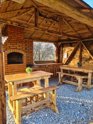 Apple Tree Cabin (Friendship Land) in Valea Mare Pravat