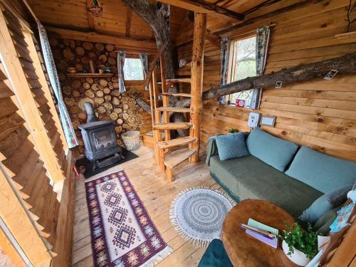Apple Tree Cabin (Friendship Land) in Valea Mare Pravat