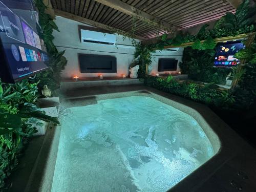 Studio Nessa with a private jacuzzi in Krk