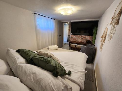 Studio Nessa with a private jacuzzi in Krk